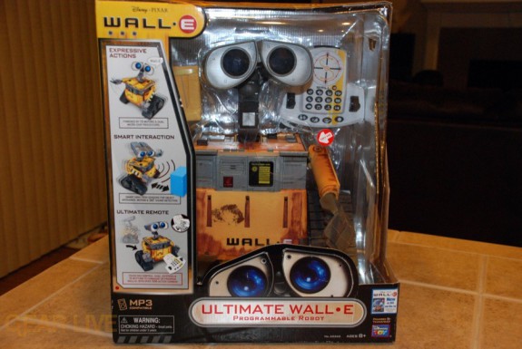 Ultimate Control Wall-E in box