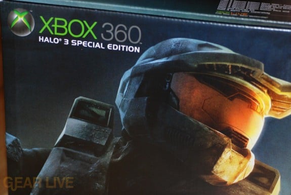 Close-up of Master Chief Xbox 360 Halo 3 Special Edition box