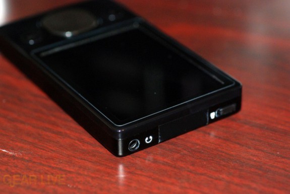 Zune 120: Headphone jack, antenna, hold switch