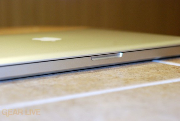 MacBook Pro 2008 magnetic closure