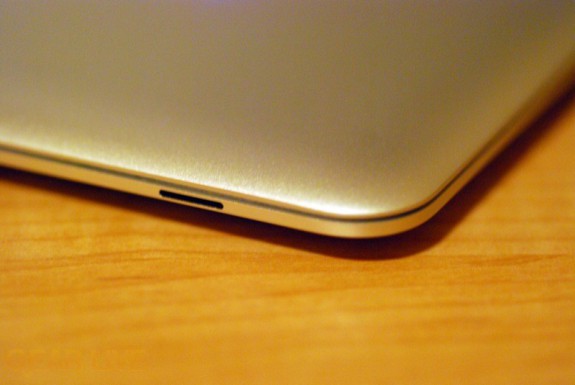 MacBook Air status light
