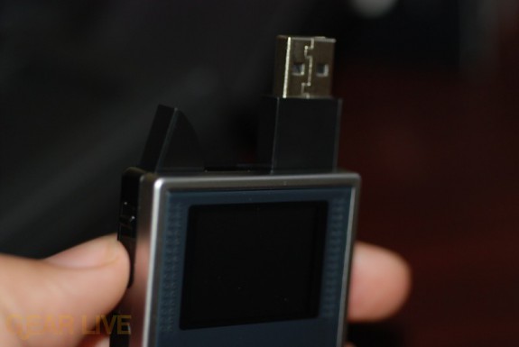 Flip Mino USB connector
