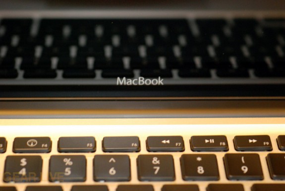 MacBook 2008 logo