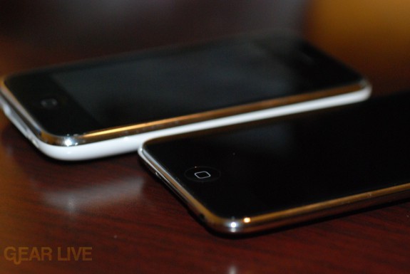 iPod touch 2G vs iPhone 3G right side