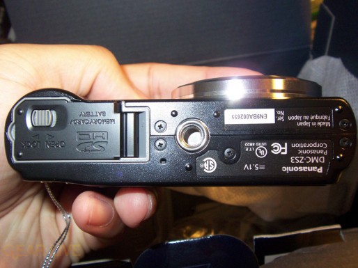 Panasonic Lumix ZS3 bottom