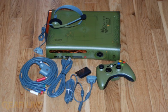 Another look at Xbox 360 Halo 3 Edition accessories and console