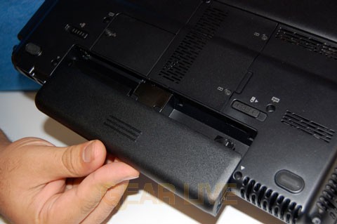 Installing Battery in HP TX1000 Notebook