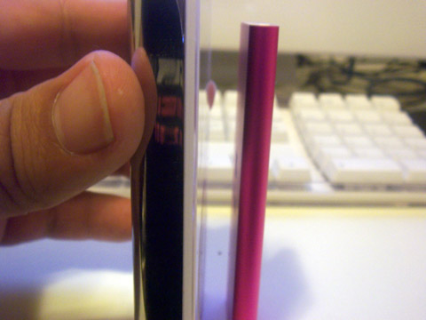Side comparision of 5G iPod to 2G nano