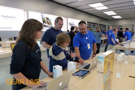 Apple Store - Bellevue Square Grand Re-opening