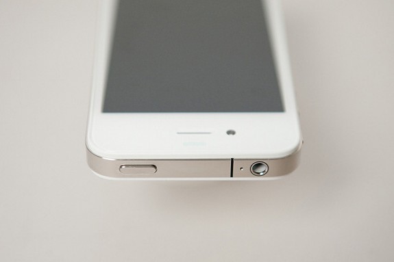 White iPhone 4 top