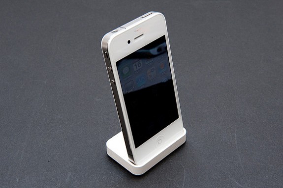 White iPhone 4 in dock