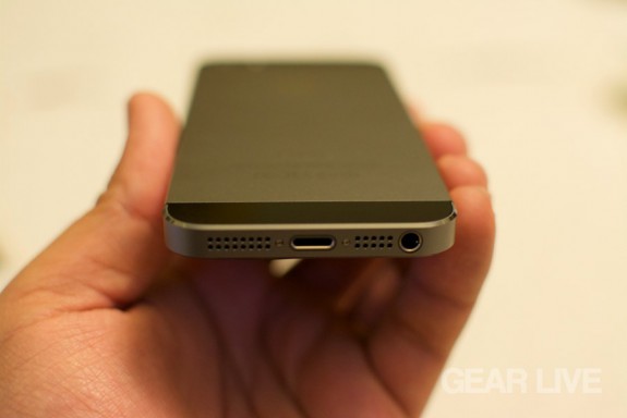 iPhone 5s Space Gray Lightning port