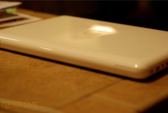 Back of white unibody MacBook