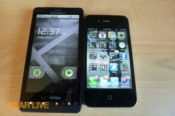 Motorola Droid X vs iPhone 4