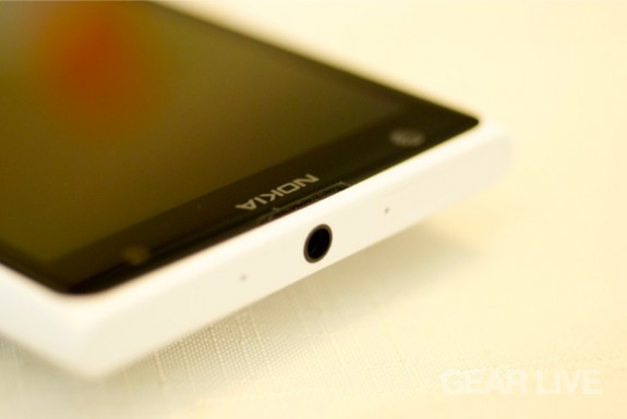 Nokia Lumia 1020 headphone port