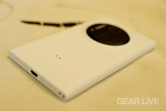 Rear view of Nokia Lumia 1020