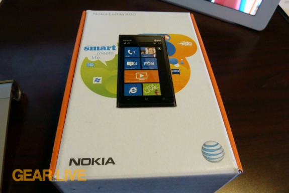 Nokia Lumia 90 box face
