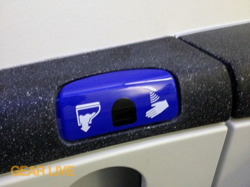 United Boeing 787 Dreamliner REstroom Motion Controls