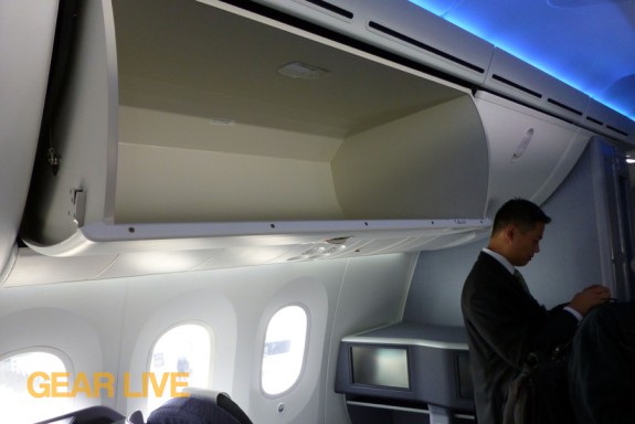 United Boeing 787 Dreamliner Overhead Compartment