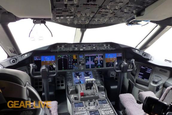 United Boeing 787 Dreamliner Cockpit
