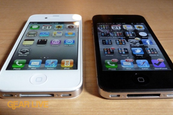 White iPhone 4 vs black iPhone 4 front angled