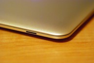 MacBook Air status light