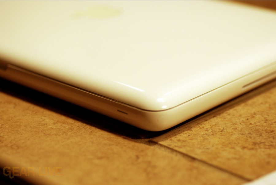 Side of the unibody white MacBook