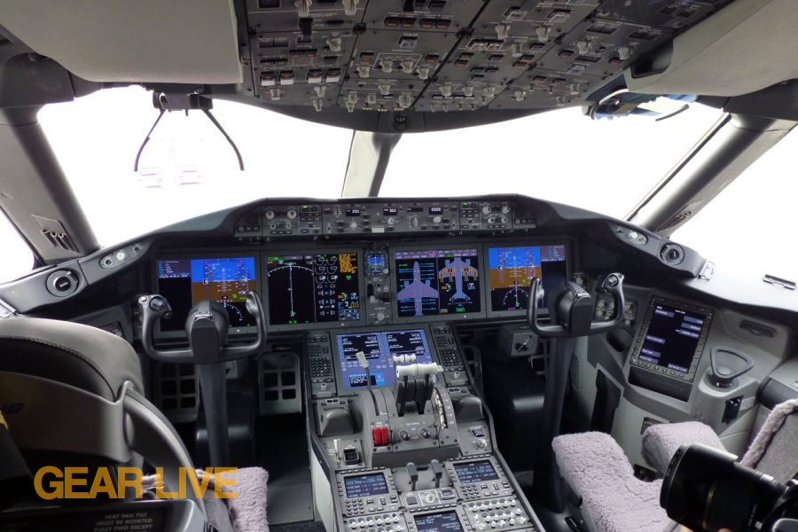 United Boeing 787 Dreamliner Cockpit United Boeing 787 Dreamliner Cockpit
