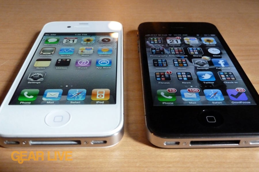White iPhone 4 vs black iPhone 4 front angled White iPhone 4 vs black iPhone 4 front angled